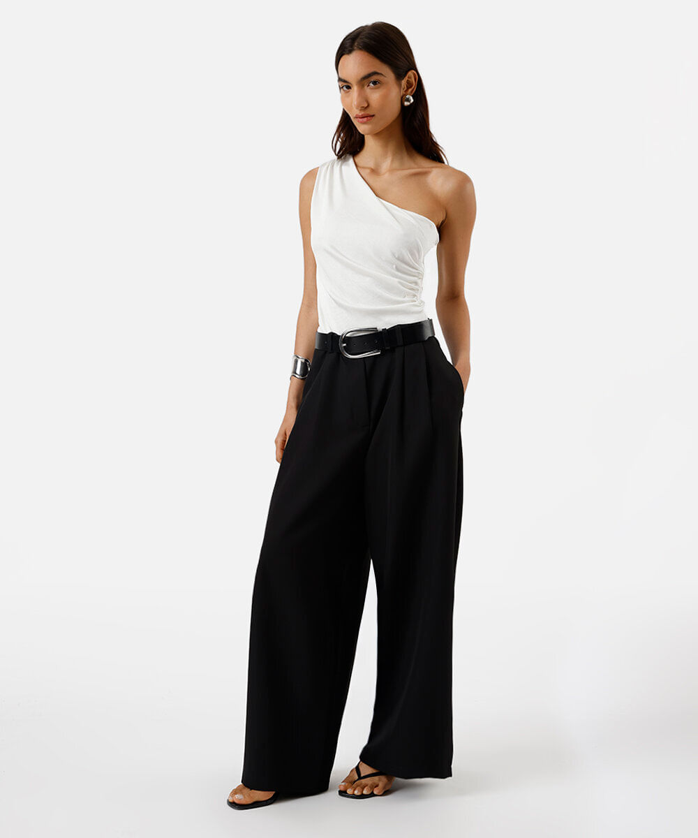 blusa ombro único feminina franzida acetinada off white