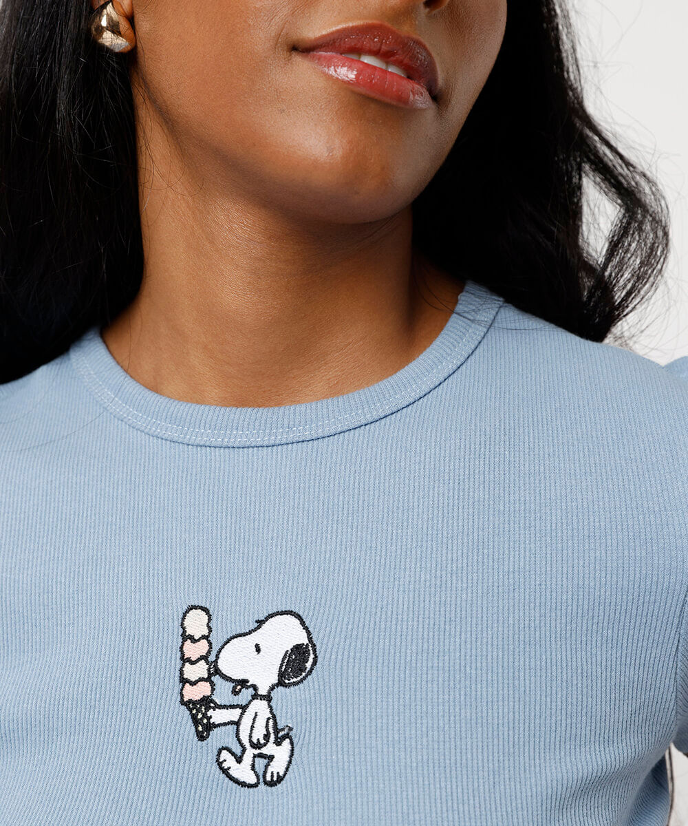 blusa baby look feminina de algodão snoopy canelada azul