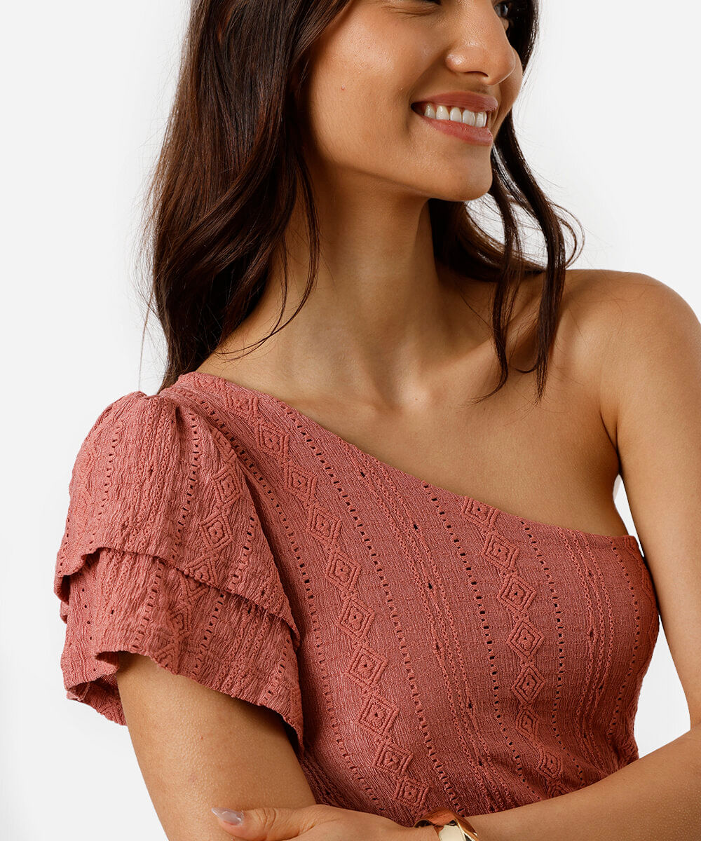 blusa ombro único feminina de laise com babados rosa