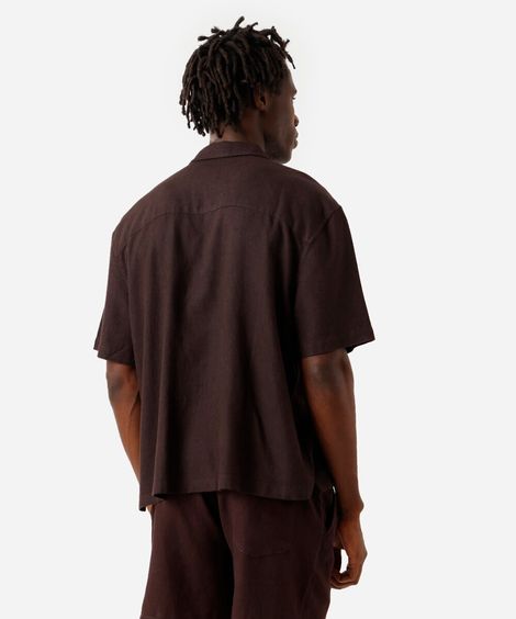 camisa box fit masculina com linho manga curta marrom