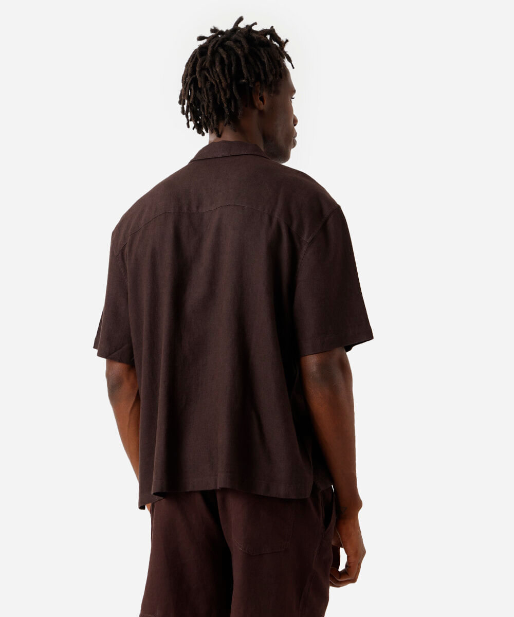 camisa box fit masculina com linho manga curta marrom