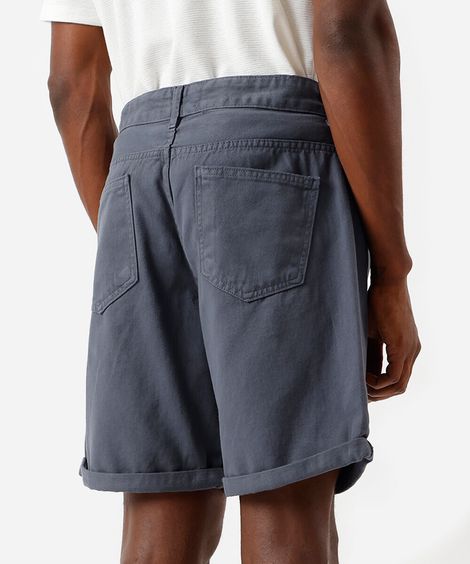 bermuda reta de sarja com barra dobrada cinza