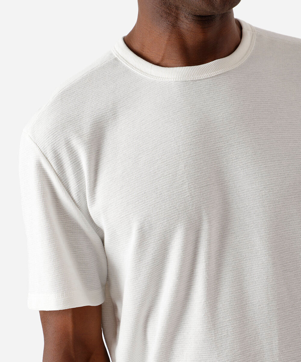 camiseta comfort masculina com mangas curtas off white