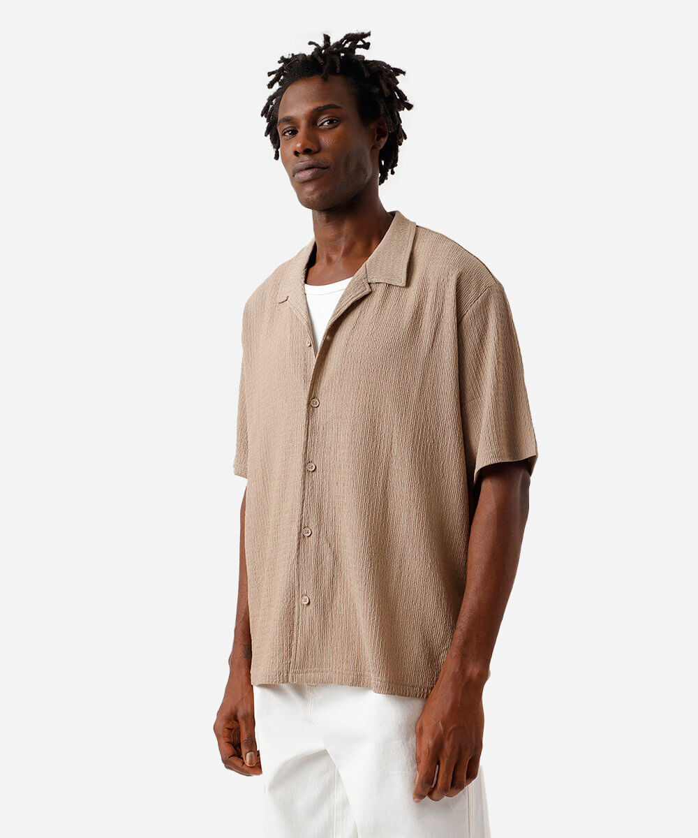 camisa masculina manga curta texturizada bege