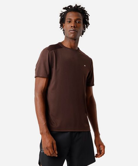 camiseta masculina esportiva com recorte marrom
