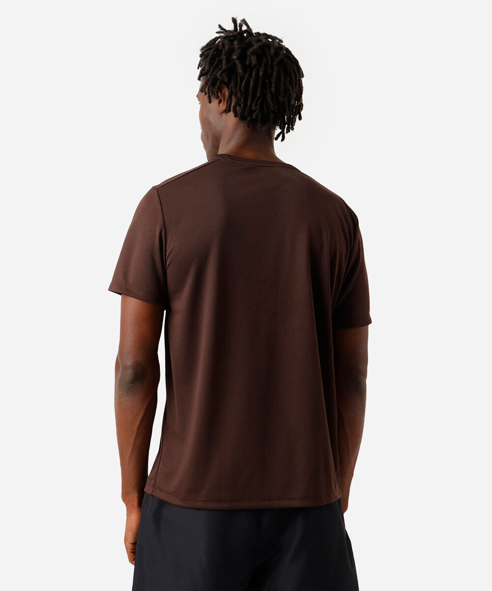camiseta masculina esportiva com recorte marrom