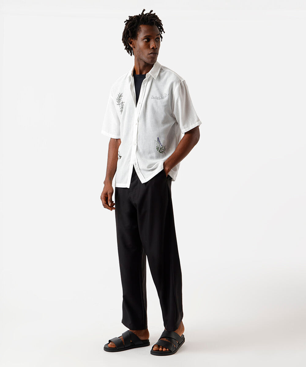 camisa masculina bordado folhagens off white