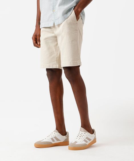 bermuda reta de sarja com bolsos chino bege