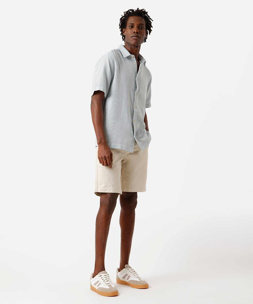 bermuda reta de sarja com bolsos chino bege
