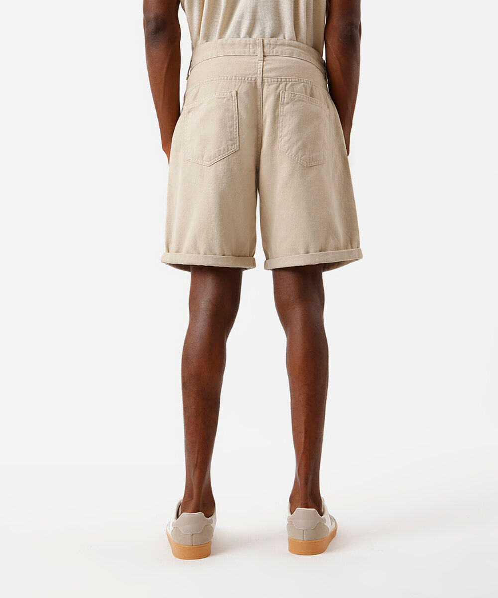 bermuda reta de sarja com barra dobrada bege