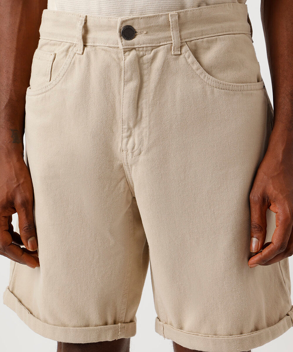 bermuda reta de sarja com barra dobrada bege