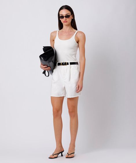short feminino de sarja com pregas e barra a fio mindset branco