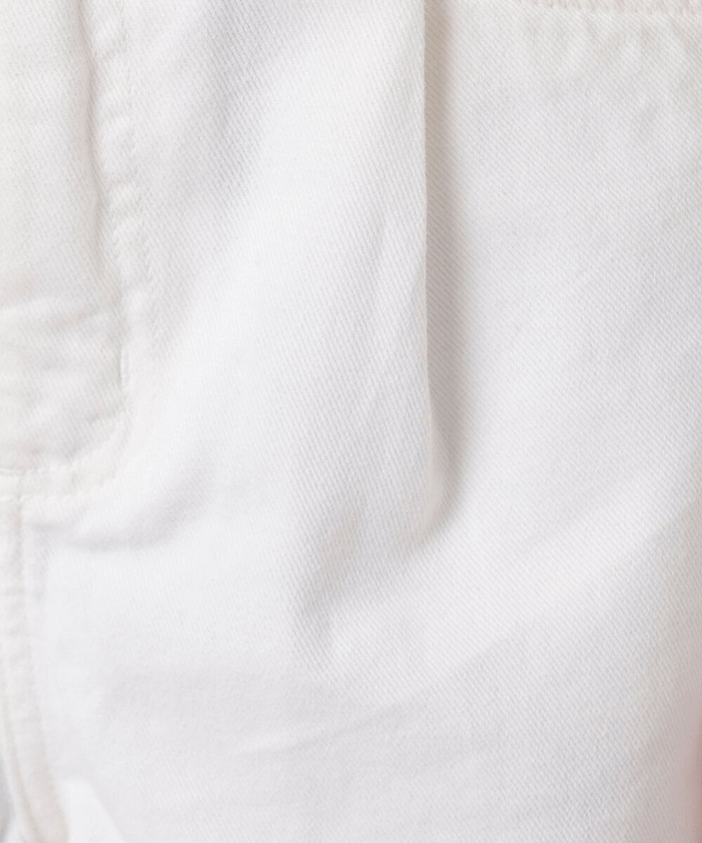 short feminino de sarja com pregas e barra a fio mindset branco