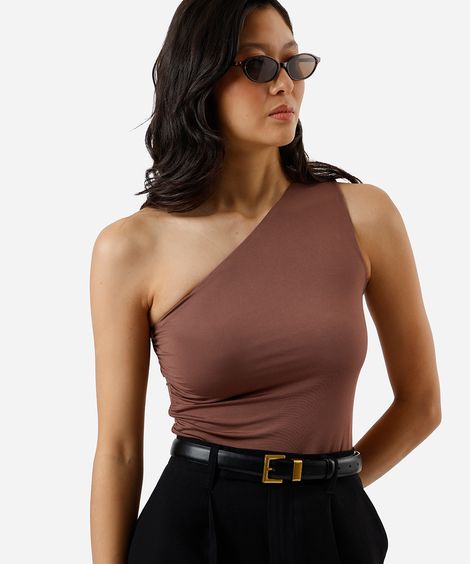 body ombro único feminino com franzidos marrom
