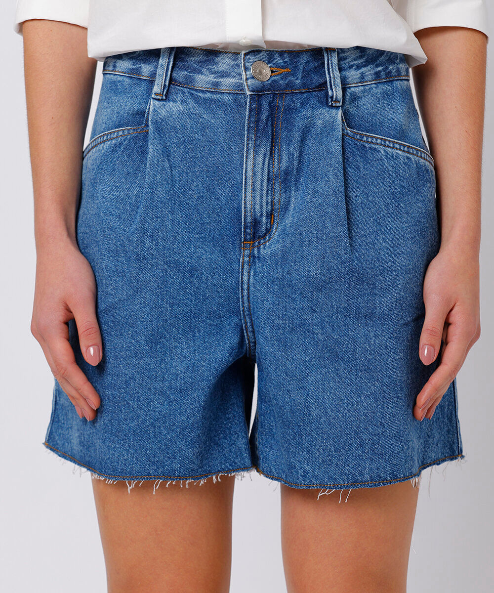 short feminino jeans com pregas e barra a fio mindset azul