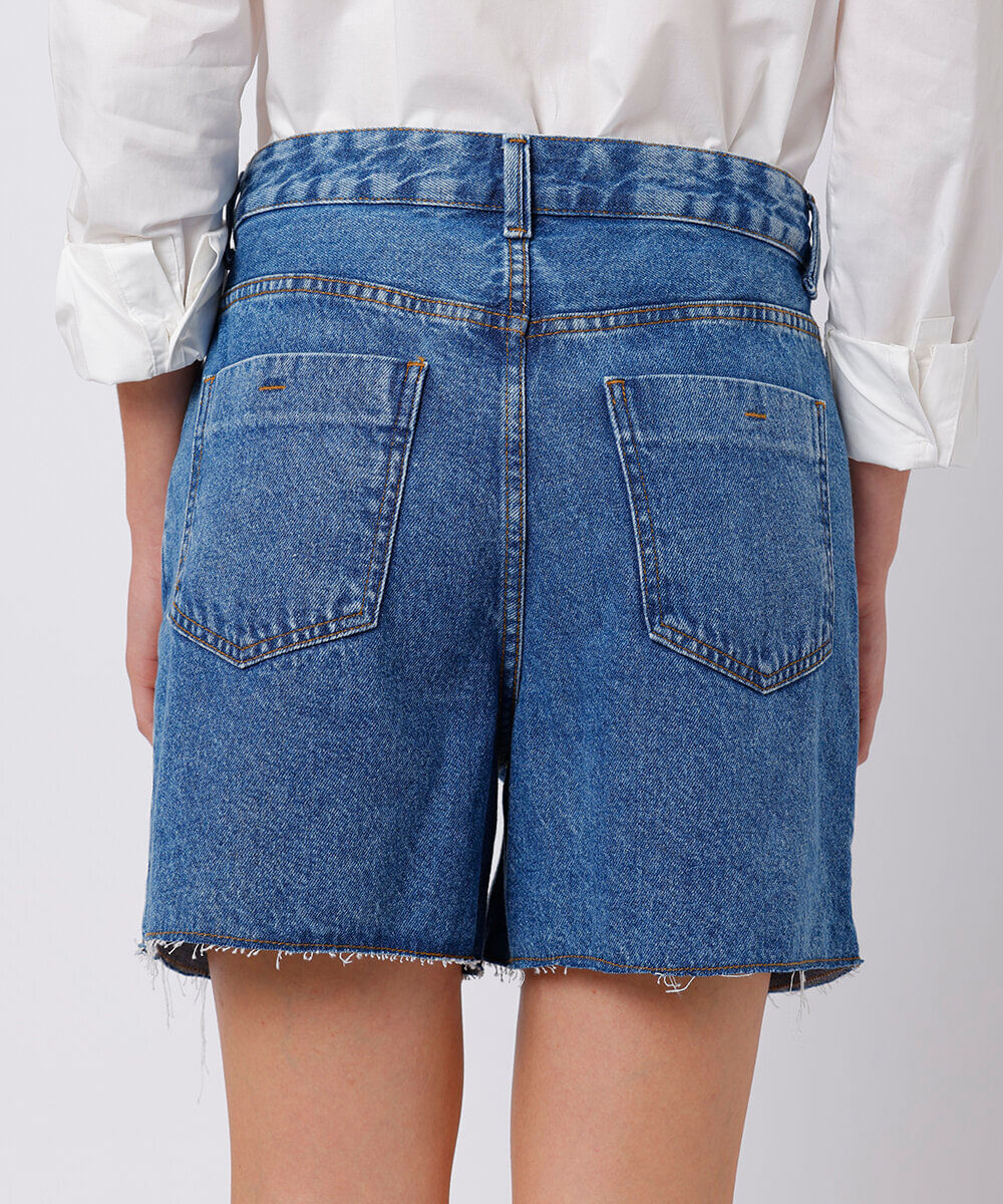 short feminino jeans com pregas e barra a fio mindset azul