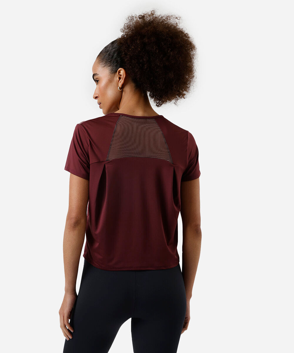camiseta esportiva feminina com recorte em tule vinho
