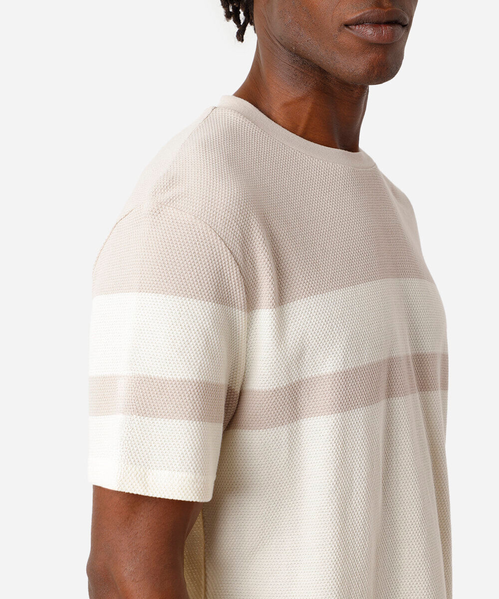 camiseta comfort texturizada listrada manga curta bege