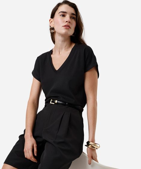 camiseta feminina de algodão peruano decote v preta