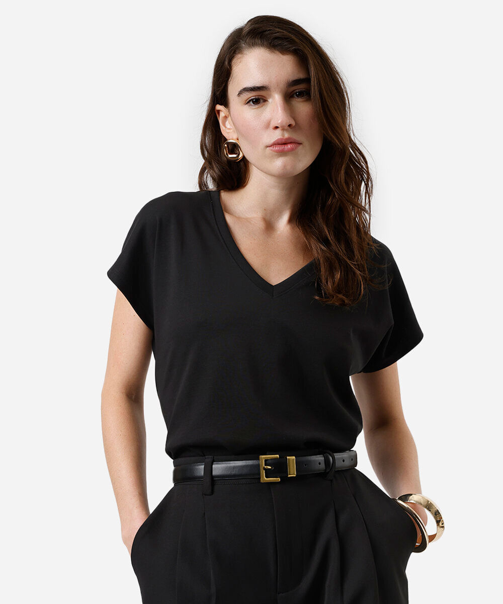 camiseta feminina de algodão peruano decote v preta