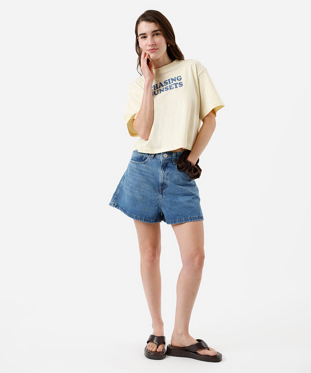camiseta box fit feminina de algodão estampada oversized amarela