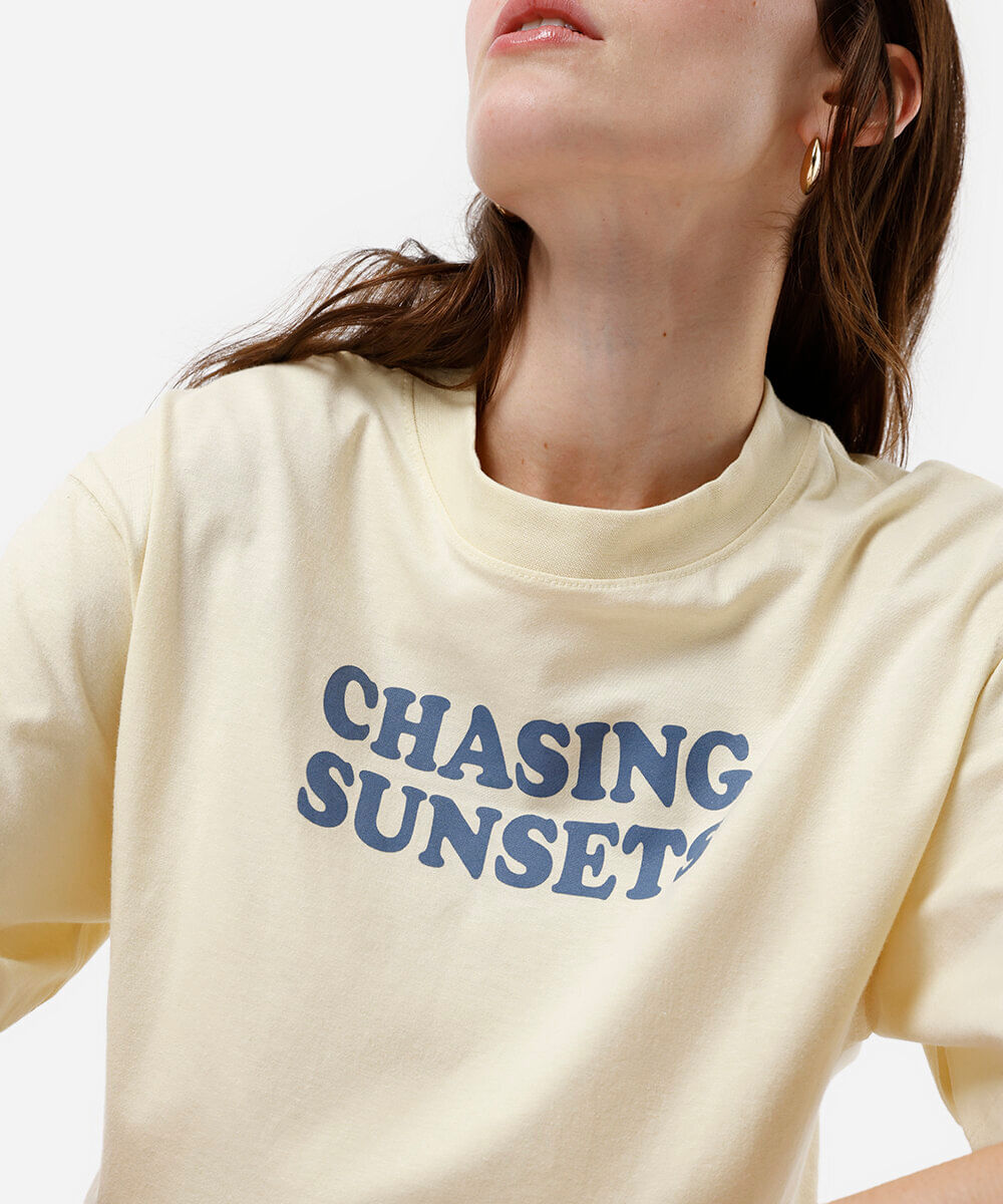 camiseta box fit feminina de algodão estampada oversized amarela