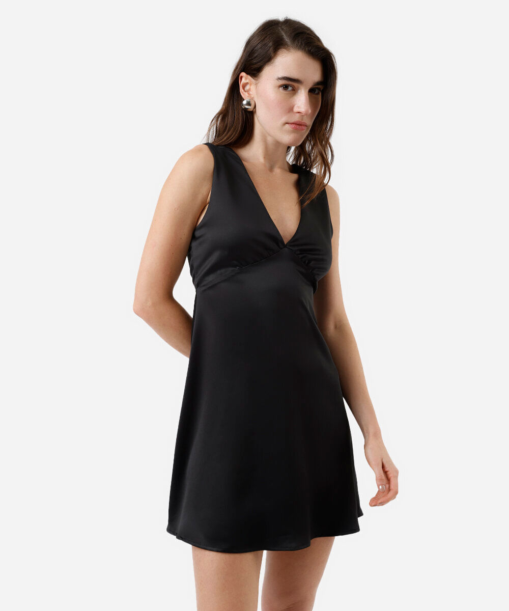 vestido curto feminino acetinado decote v preto