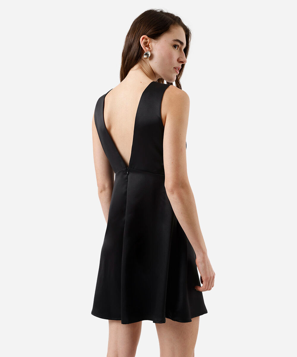 vestido curto feminino acetinado decote v preto