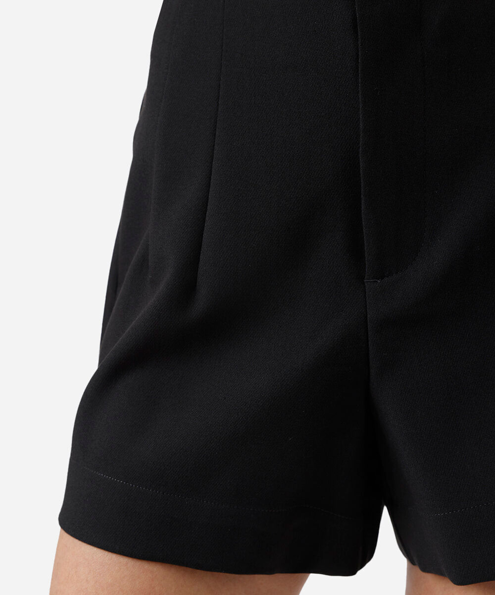 short de alfaiataria feminino com pences preto