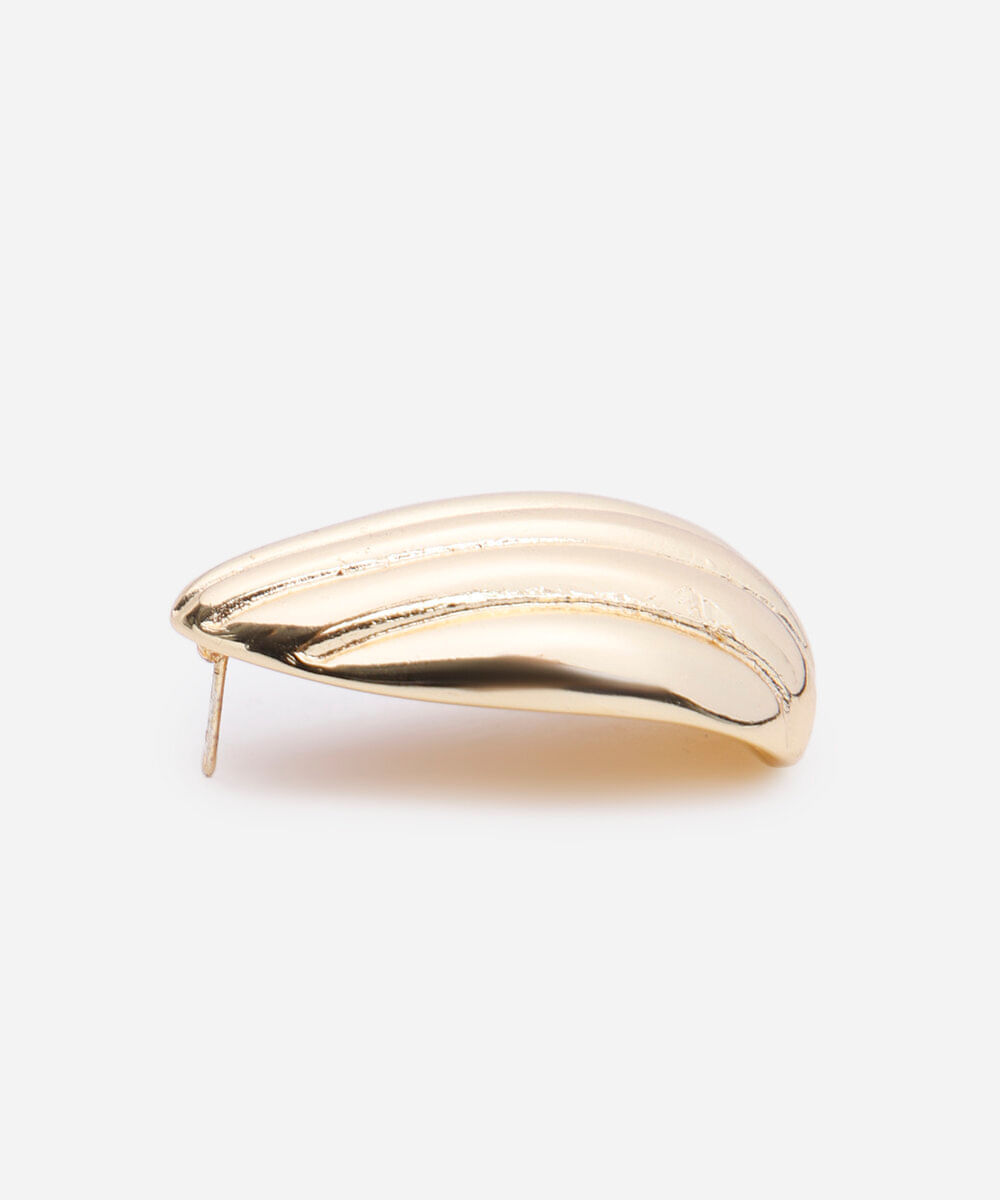 brinco concha canelado dourado