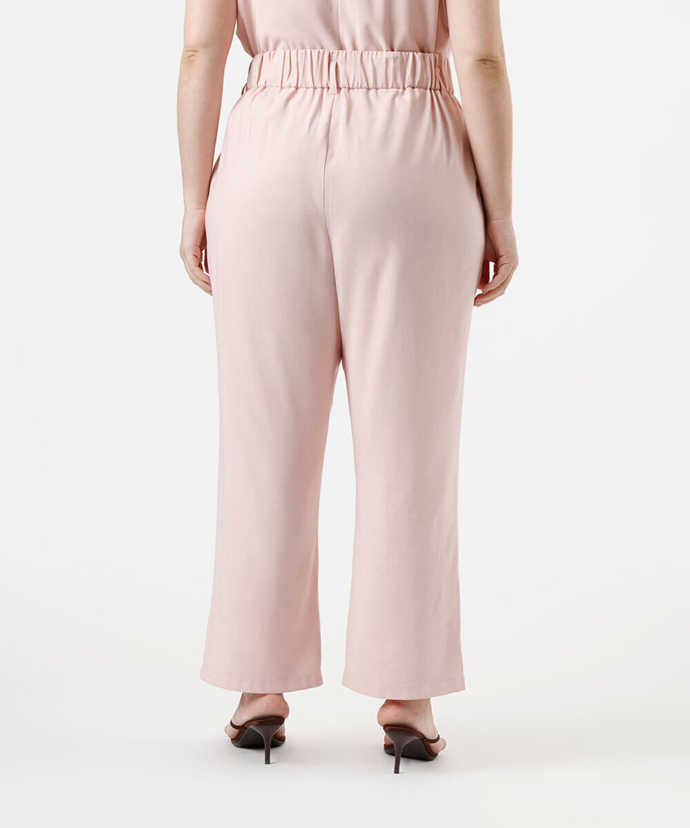 calça reta feminina de alfaiataria com viscose e pregas plus size rosa
