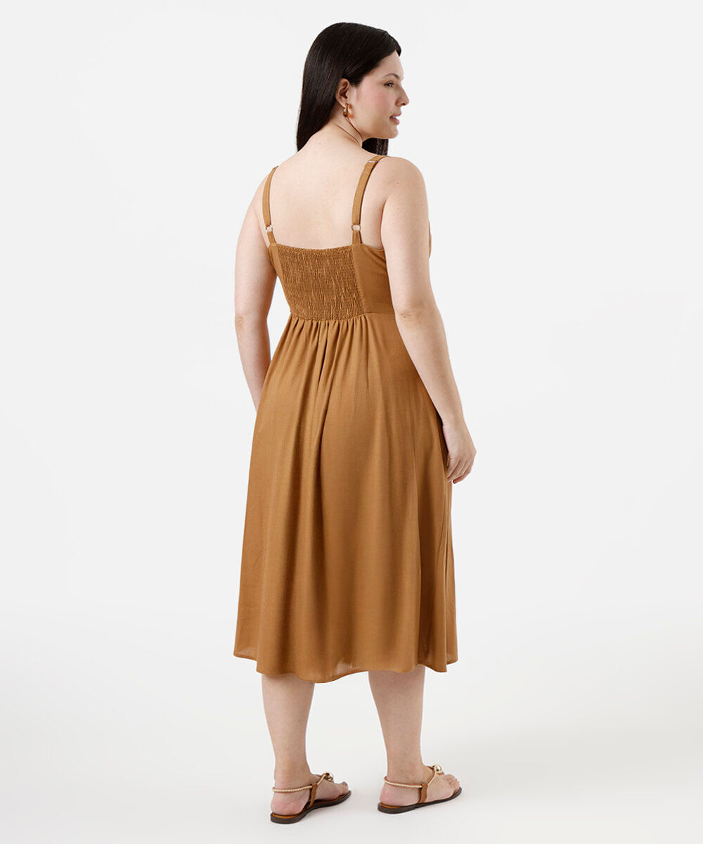 vestido midi com linho e fenda plus size marrom