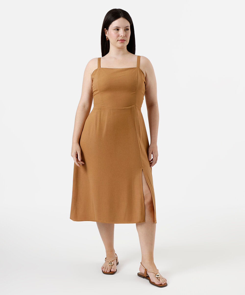 vestido midi com linho e fenda plus size marrom