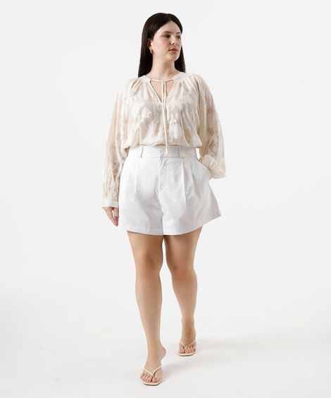 short de alfaiataria feminino com pregas plus size off white
