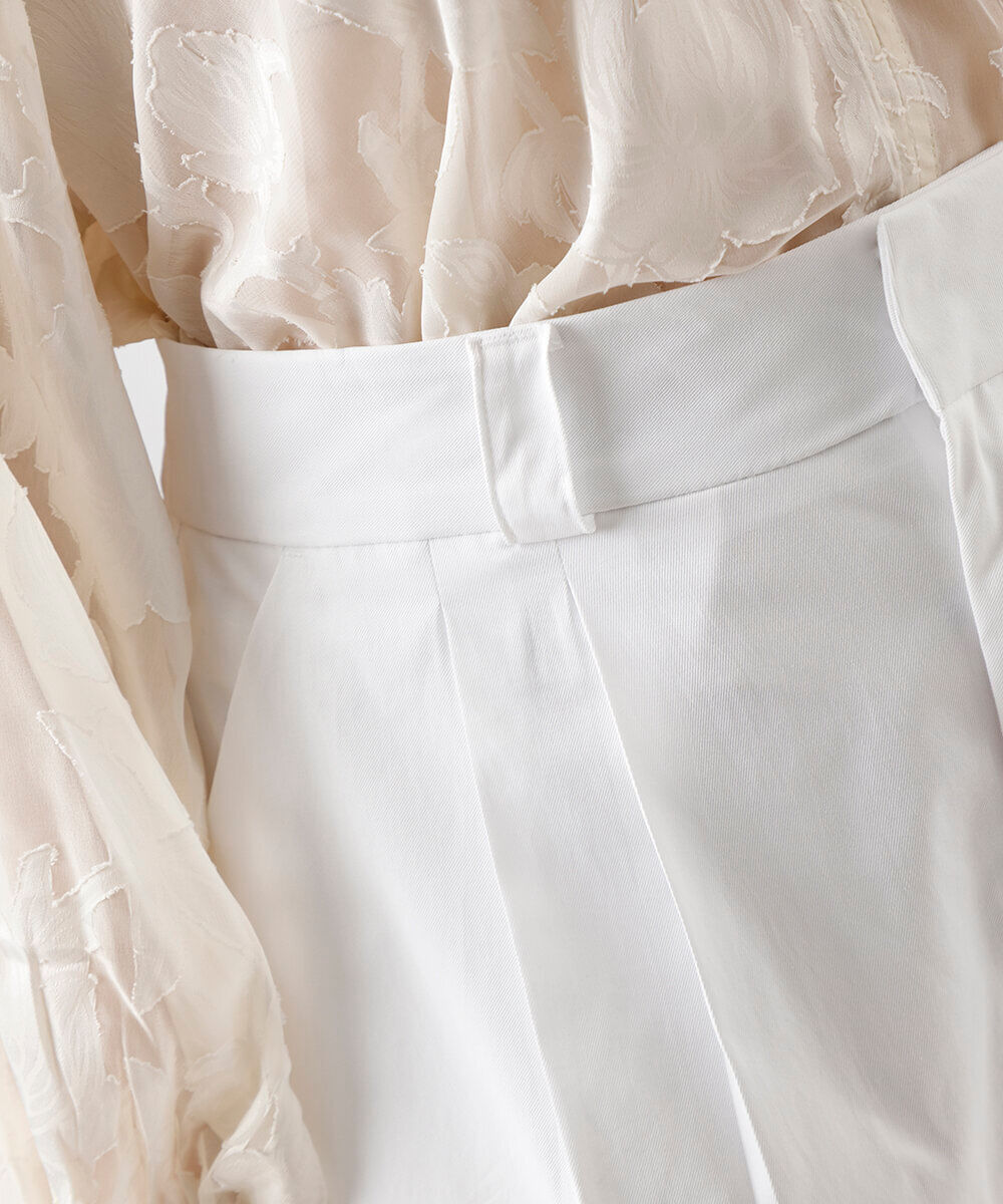 short de alfaiataria feminino com pregas plus size off white
