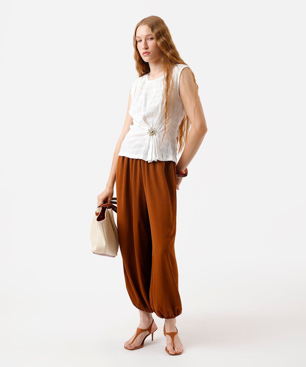 regata feminina texturizada com aviamento off white