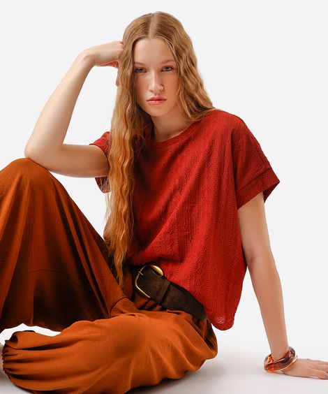blusa feminina manga curta  texturizada marrom