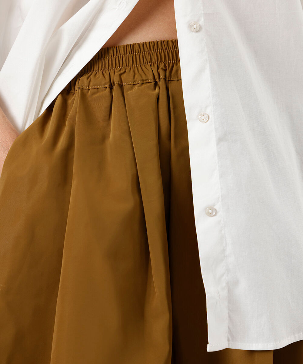 saia midi feminina com pregas bege