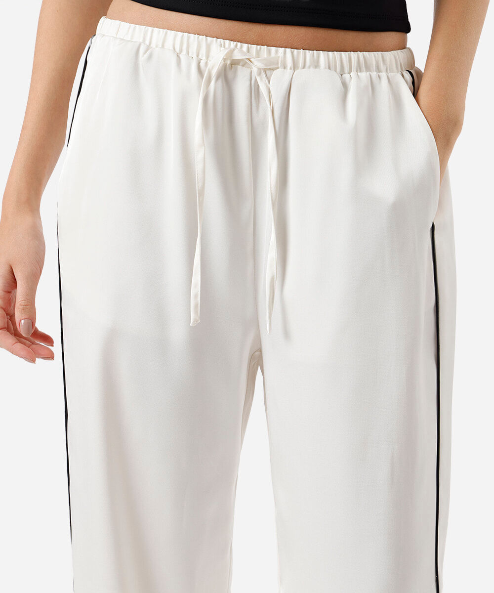 calça estilo pijama feminina com nervuras acetinada off white