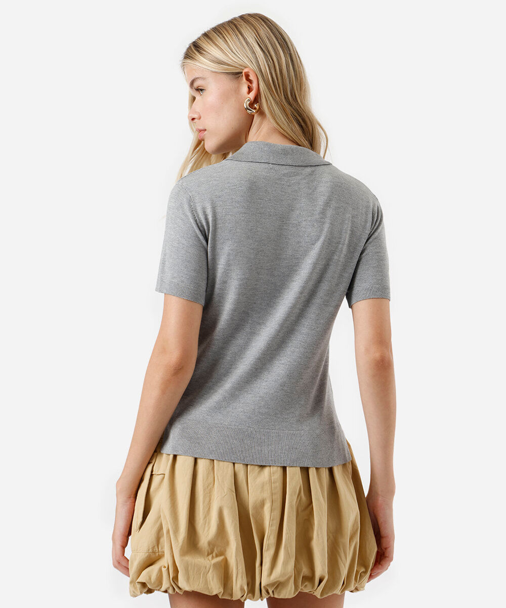 polo feminina de tricot manga curta cinza