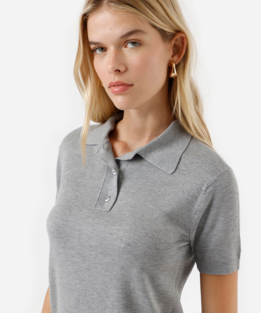 polo feminina de tricot manga curta cinza