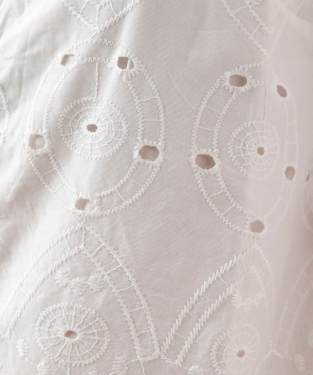 vestido curto feminino de laise com botão arabesco off white
