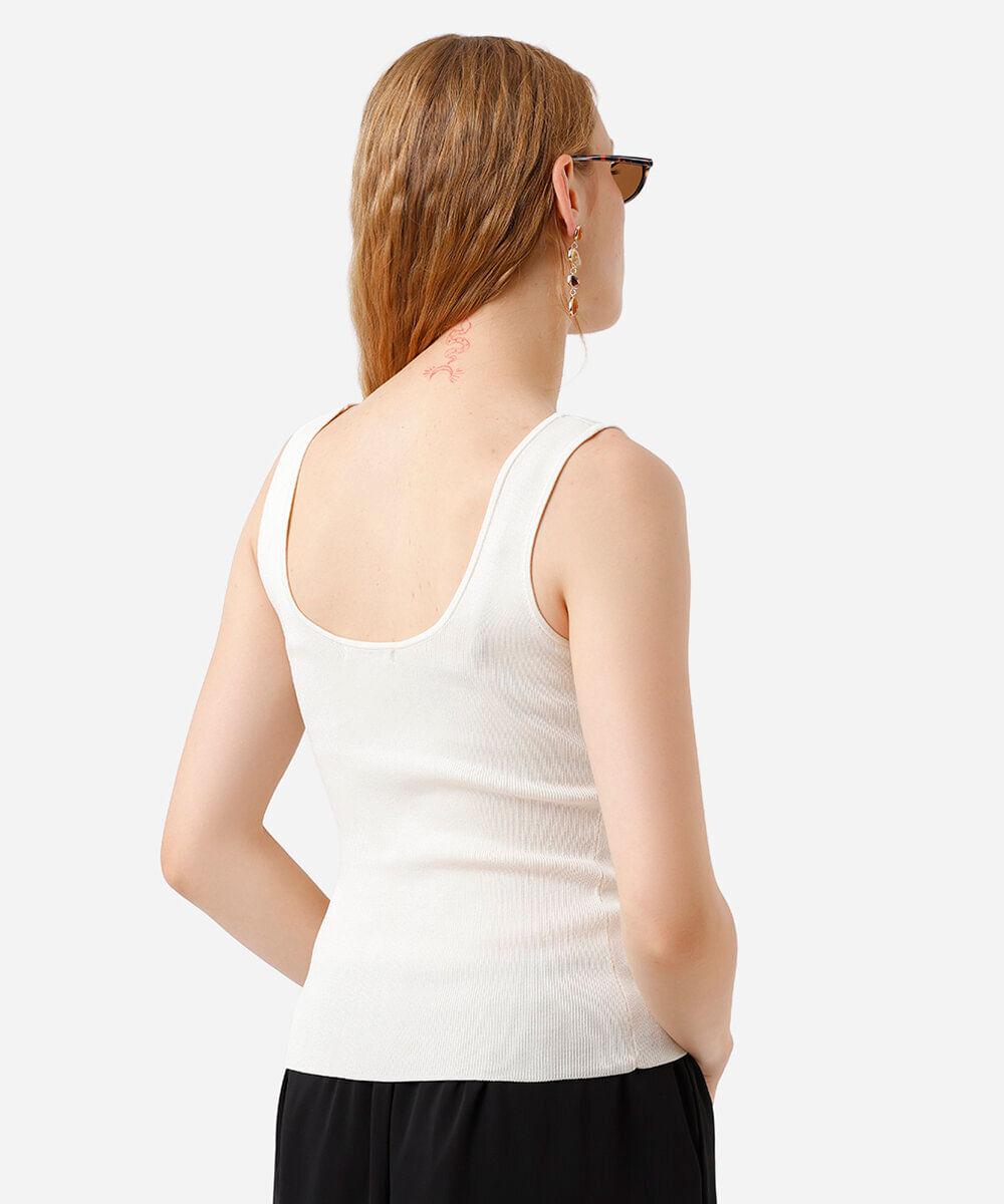 regata feminina de tricot decote quadrado off white