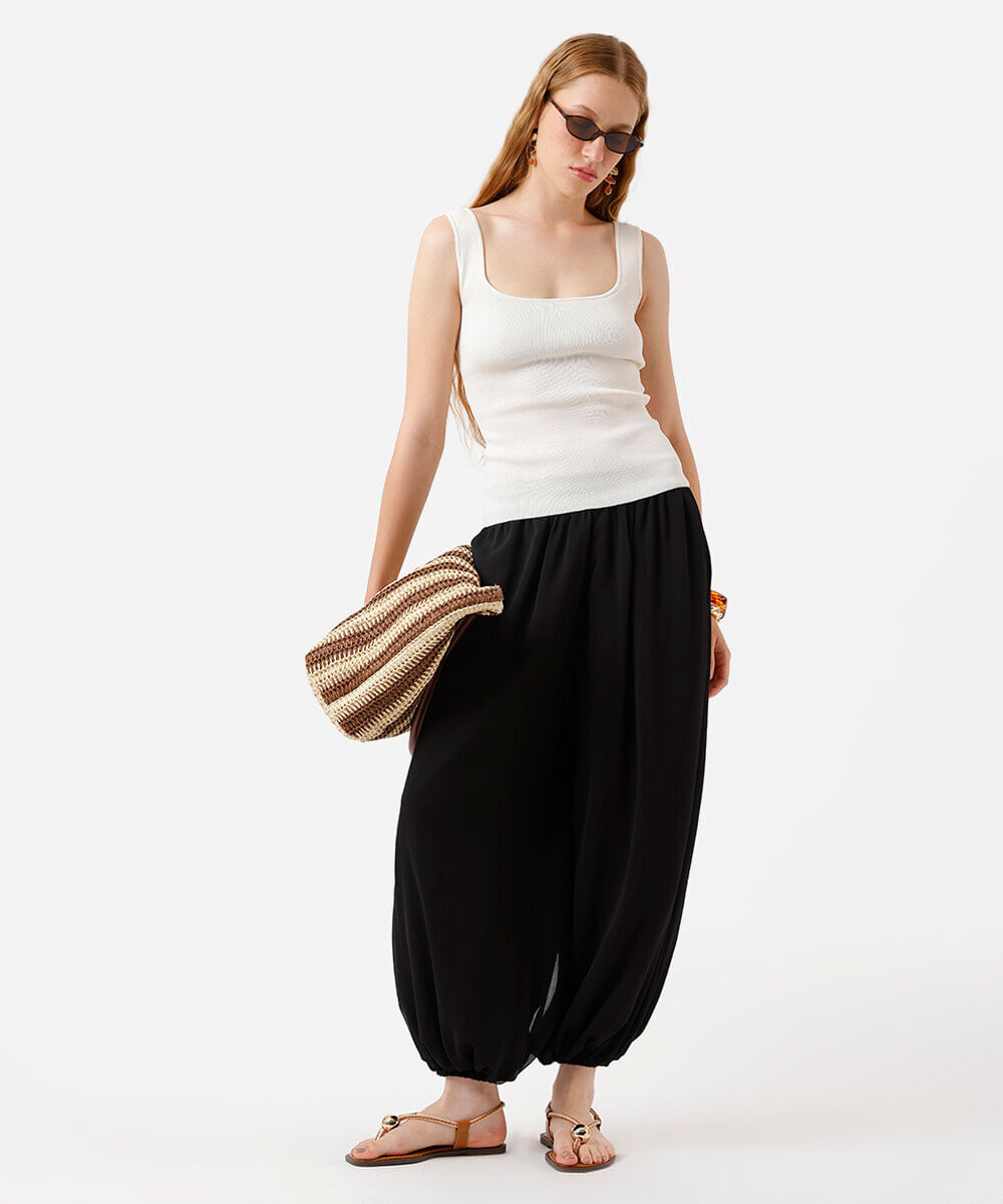 regata feminina de tricot decote quadrado off white
