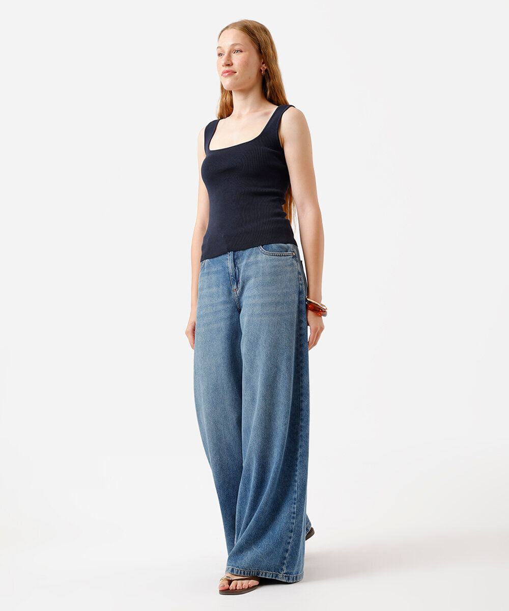 regata feminina de tricot decote quadrado azul