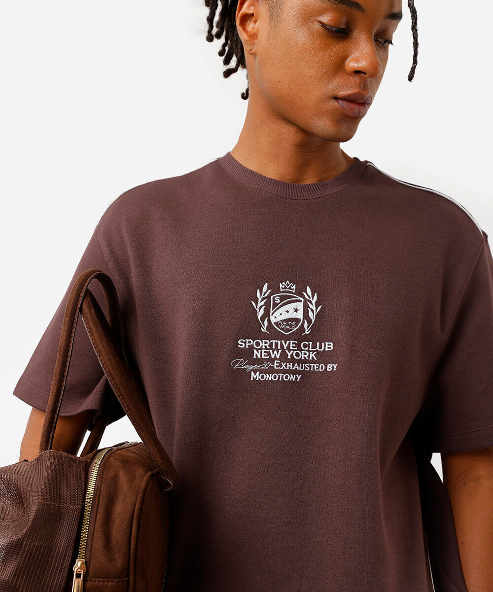 camiseta masculina de algodão com bordado marrom