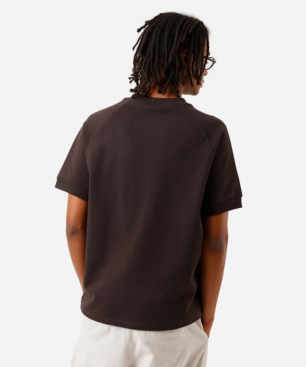 camiseta slim masculina manga curta raglan marrom