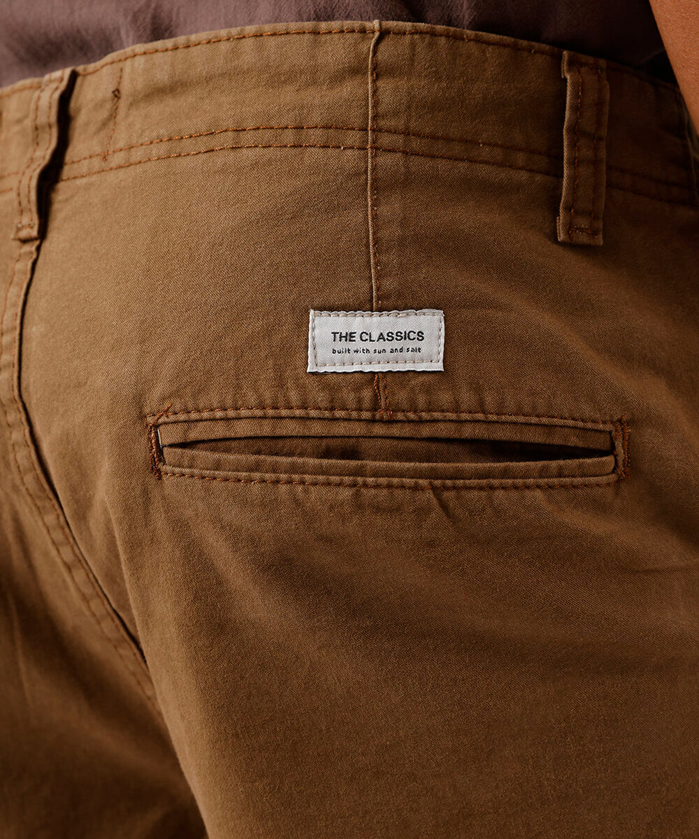 Bermuda Reta de Sarja - marrom