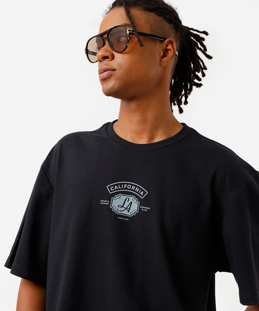 camiseta box fit masculina com algodão estampada preta