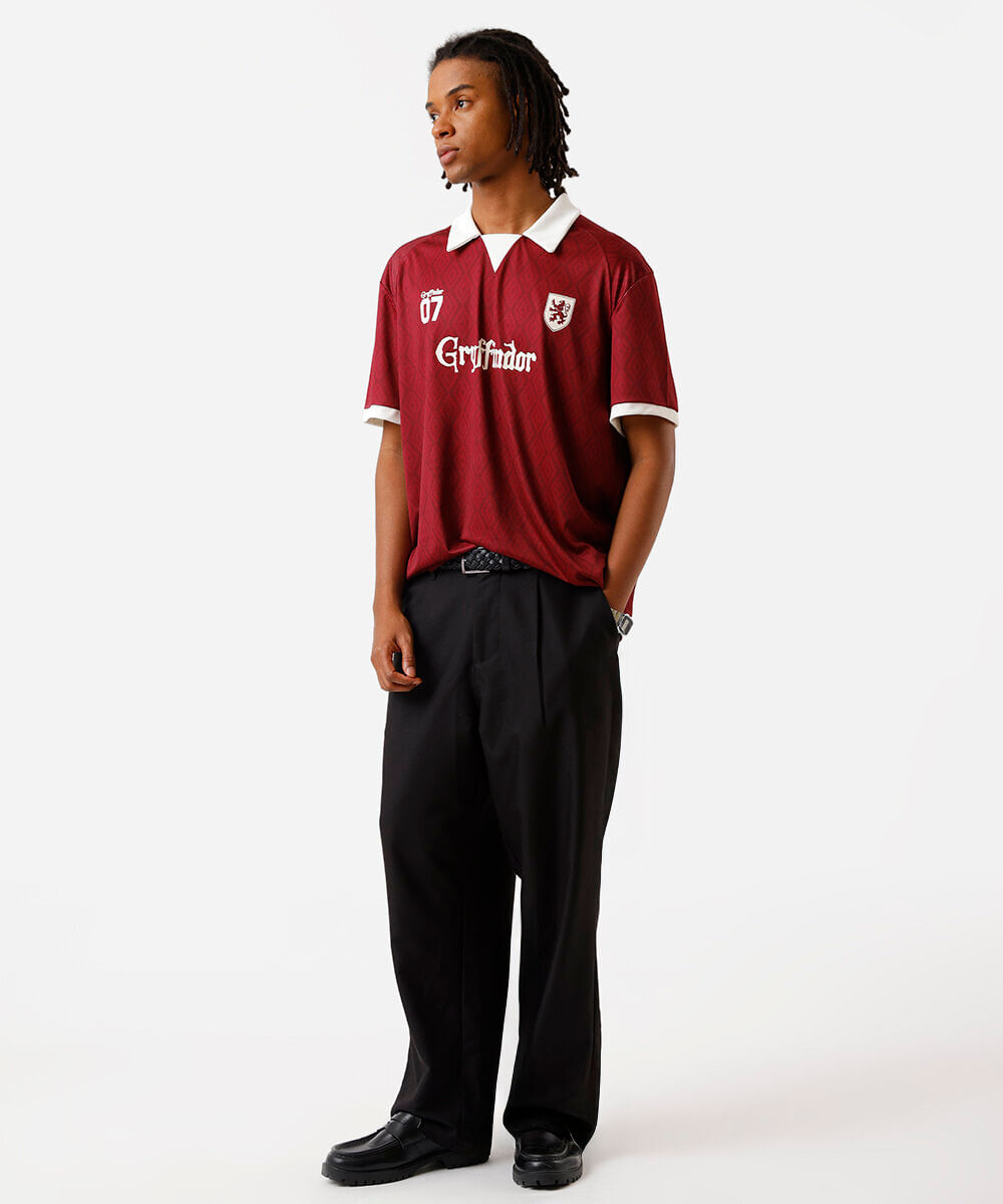 camiseta oversized masculina com gola grifinória harry potter vermelha
